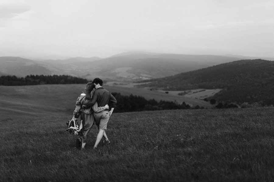 Fotograf ślubny Bieszczady, sesja narzeczeńska w Bieszczadach, sesja w górach