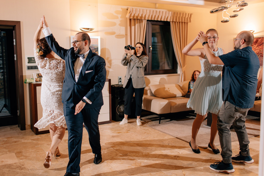 kameralny slub w plenerze w bieszczadach wesele villa collis